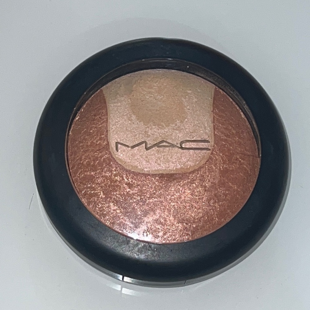 Mac Perfectly Poised Mineralize Skinfinish limited edition!